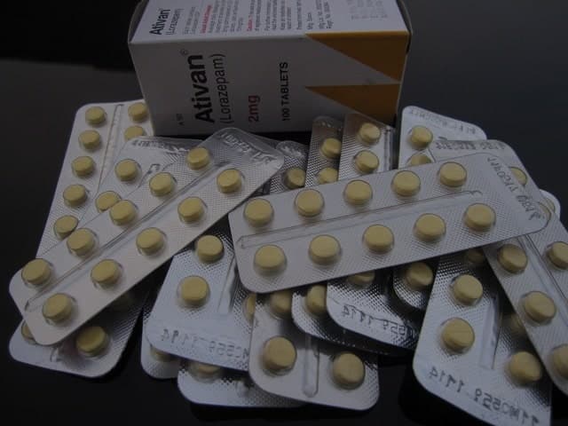 ATIVAN 2MG (Lorazepam) packaging and bottle